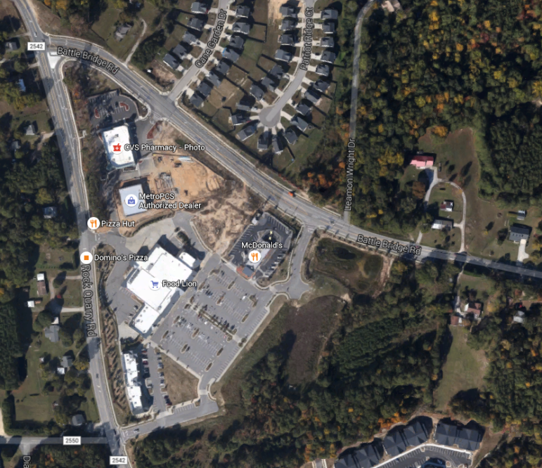 The new Taco Bell will be built on that dirt parcel in the Northeast corner of the shopping center
